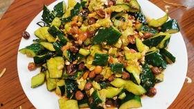 湖南农村晚上吃瓜,共享田园生活乐趣