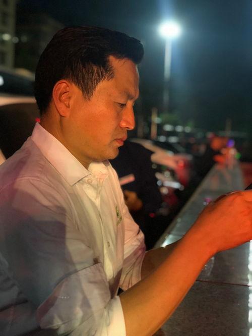 李亮吃瓜,揭秘娱乐圈幕后故事