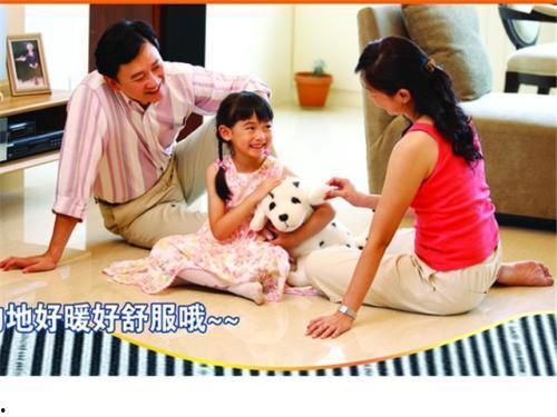 吃瓜被踩进水,吃瓜误入水坑，意外体验湿身尴尬