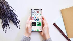 疫情期间吃瓜女孩,见证时代变迁的青春印记