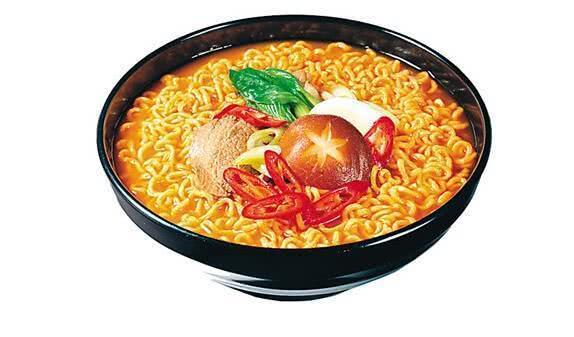 瓜娃子吃泡面,一场味蕾与勇气的较量