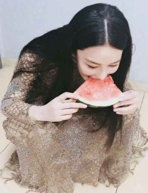 秦皇岛吃瓜裙  第1张