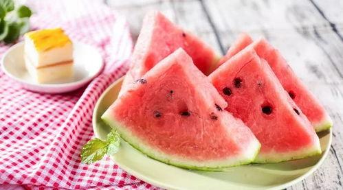 背着锅吃瓜,揭秘背着锅吃瓜的独特风情  第1张