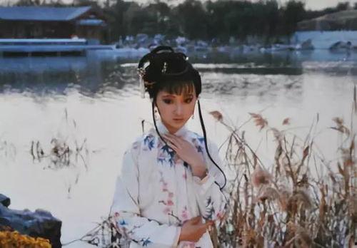 黛玉吃瓜啥意思,揭秘古代才女的风趣生活一幕